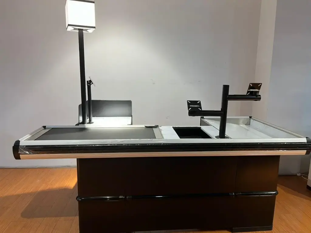 Cashout Counter with Belt 