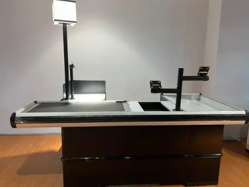 Cashout Counter with Belt 